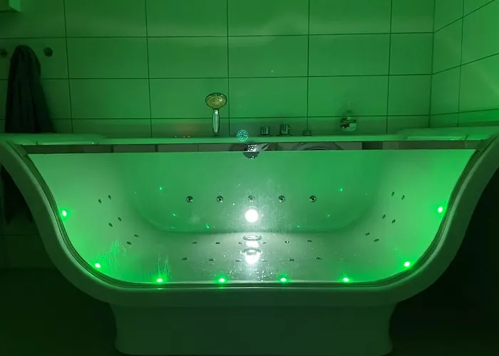 ***upscale***city Center*